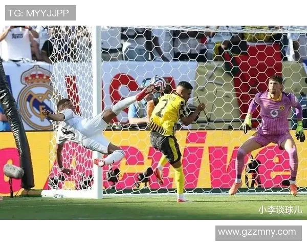 镜头捕捉:金球奖赛场小动作引发热议 镜头捕捉:金球奖赛场小动作引发热议